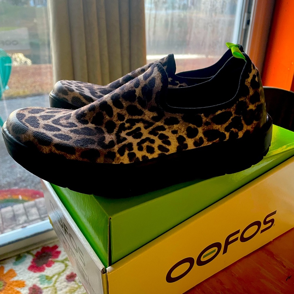 Oofos OOmg eeZee shoe Cheetah Print